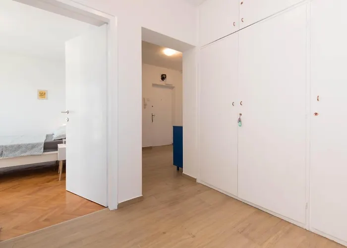 Nona Mileva Пула