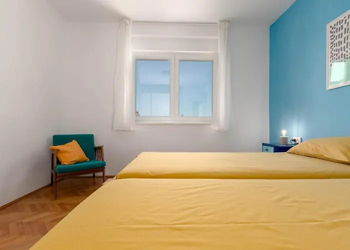 Nona Mileva Пула